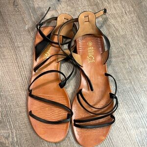 Rouge Helium | Strappy Sandal